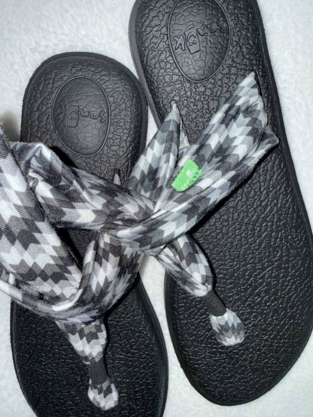 SANUK - Picture 7 of 9